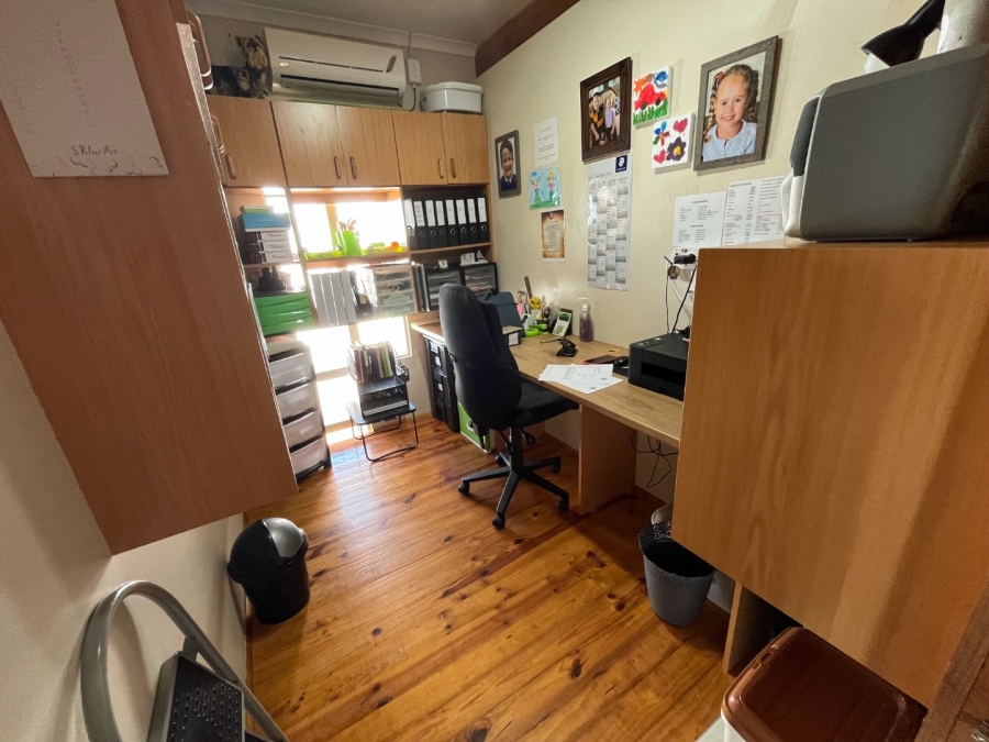 4 Bedroom Property for Sale in Hartenbos Heuwels Western Cape